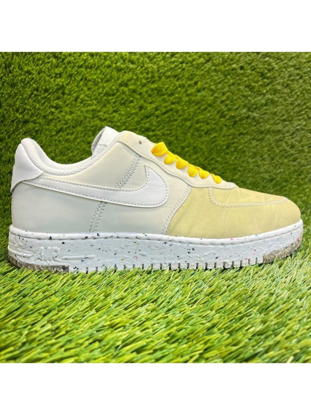 Nike Women's Low-Top Sneakers White and Yellow